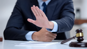 Giudice con martelletto