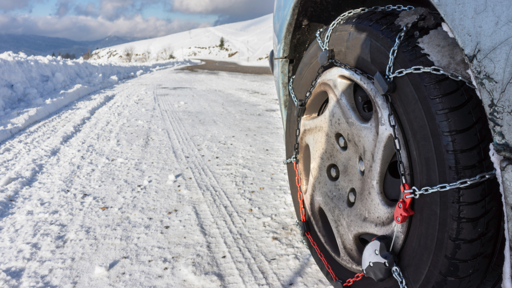 Pneumatico con catene montate