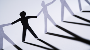 Figure ritagliate nella carta