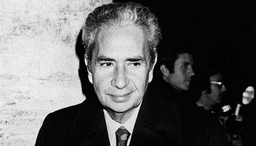 foto di aldo moro presa dal sito - https://picryl.com/amp/media/aldo-moro-negli-anni-70-4b0753