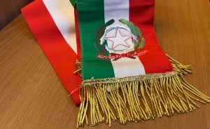 fascia italia con stemma repubblica italiana